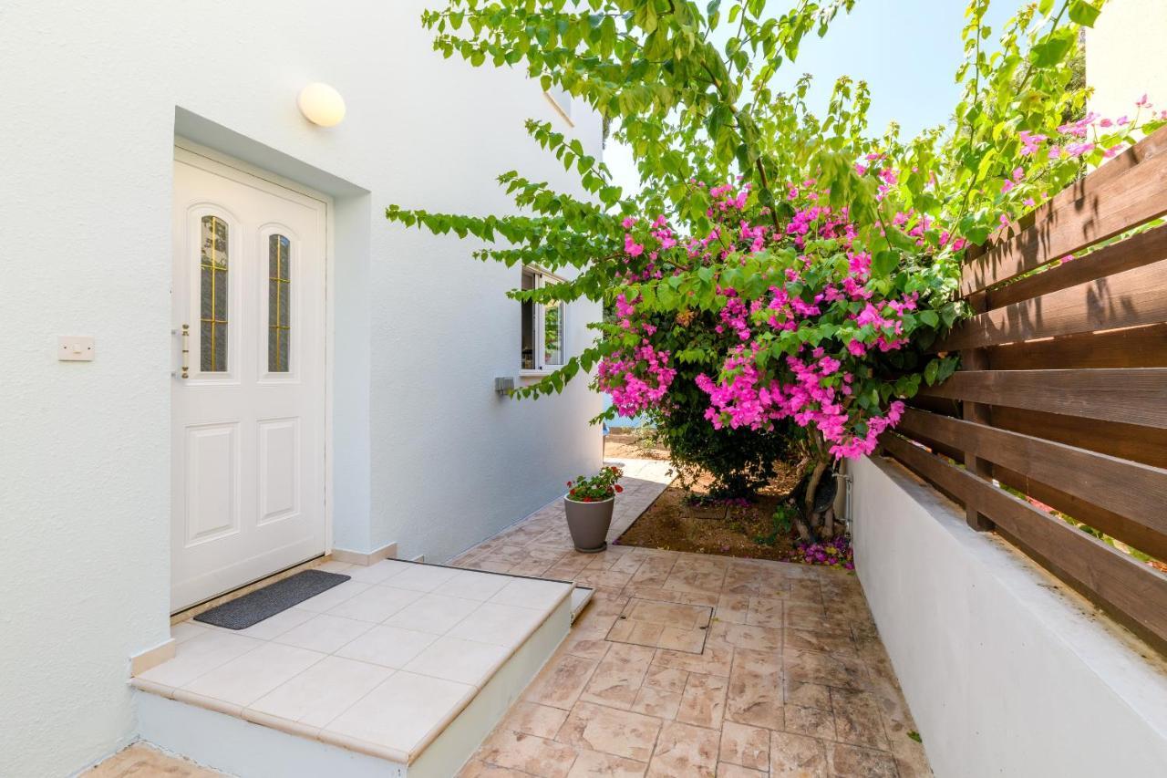 Villa Lela Serena By Ezoria Villas Протарас Экстерьер фото